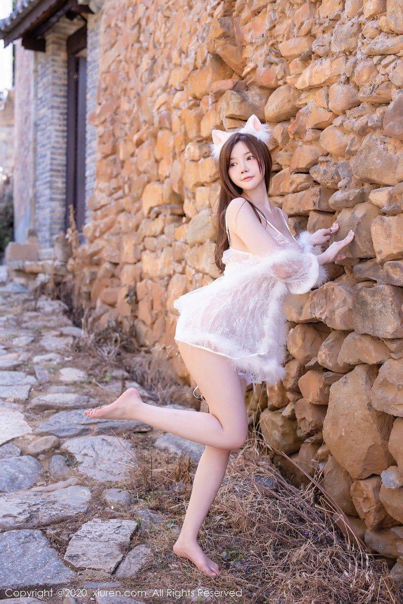 秀人网性感女神糯美子Mini童颜巨乳情趣猫女郎装扮大理旅拍-21