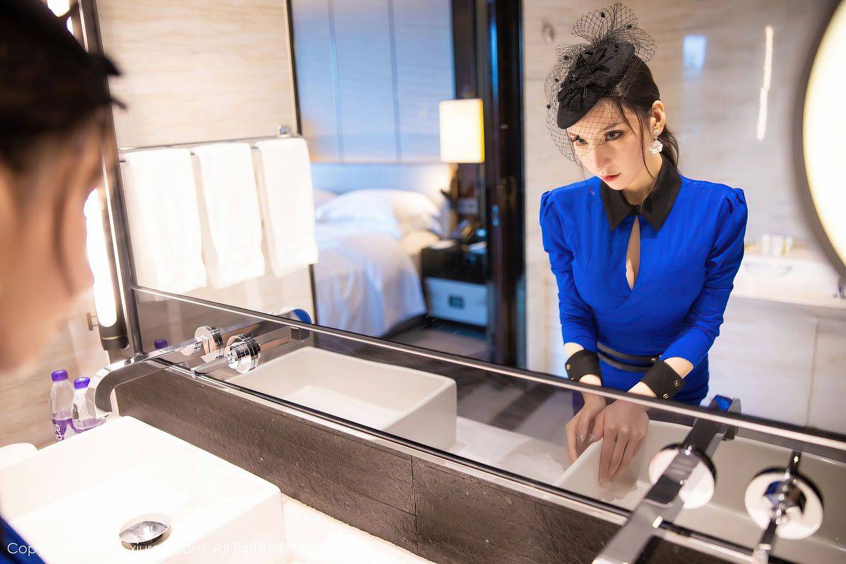 秀人网性感女神周于希Sandy黑丝美腿制服诱惑大尺度妩媚写真-8