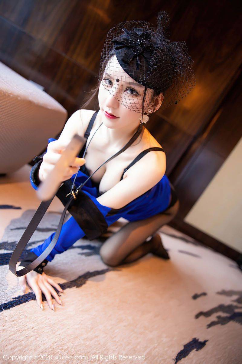 秀人网性感女神周于希Sandy黑丝美腿制服诱惑大尺度妩媚写真-70