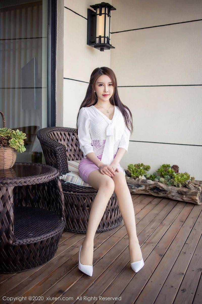 秀人网性感女神玉兔miki职业OL与浴室牛奶浴系列大理旅拍-24