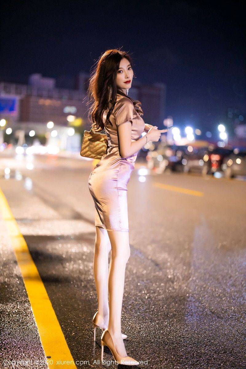 秀人网性感女神杨晨晨sugar香槟色吊裙与丝袜美腿娇柔写真-13