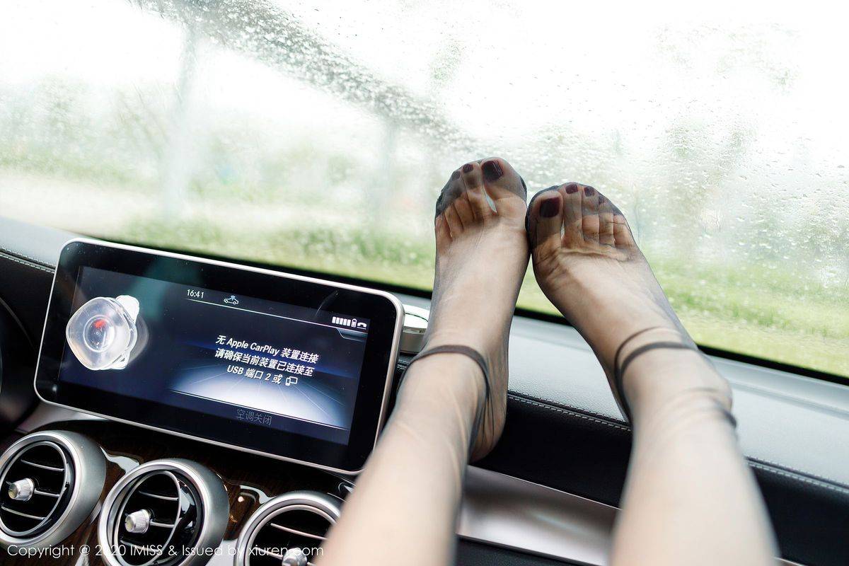 爱蜜社美女车模小九月性感皮裙黑丝美腿情趣内衣娇媚写真-60