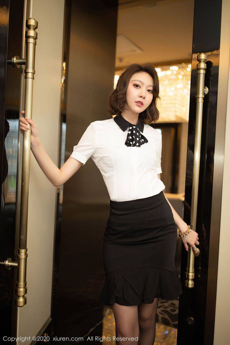 秀人网气质女神付艺轩Renee黑丝美腿职场OL内衣诱惑写真-10