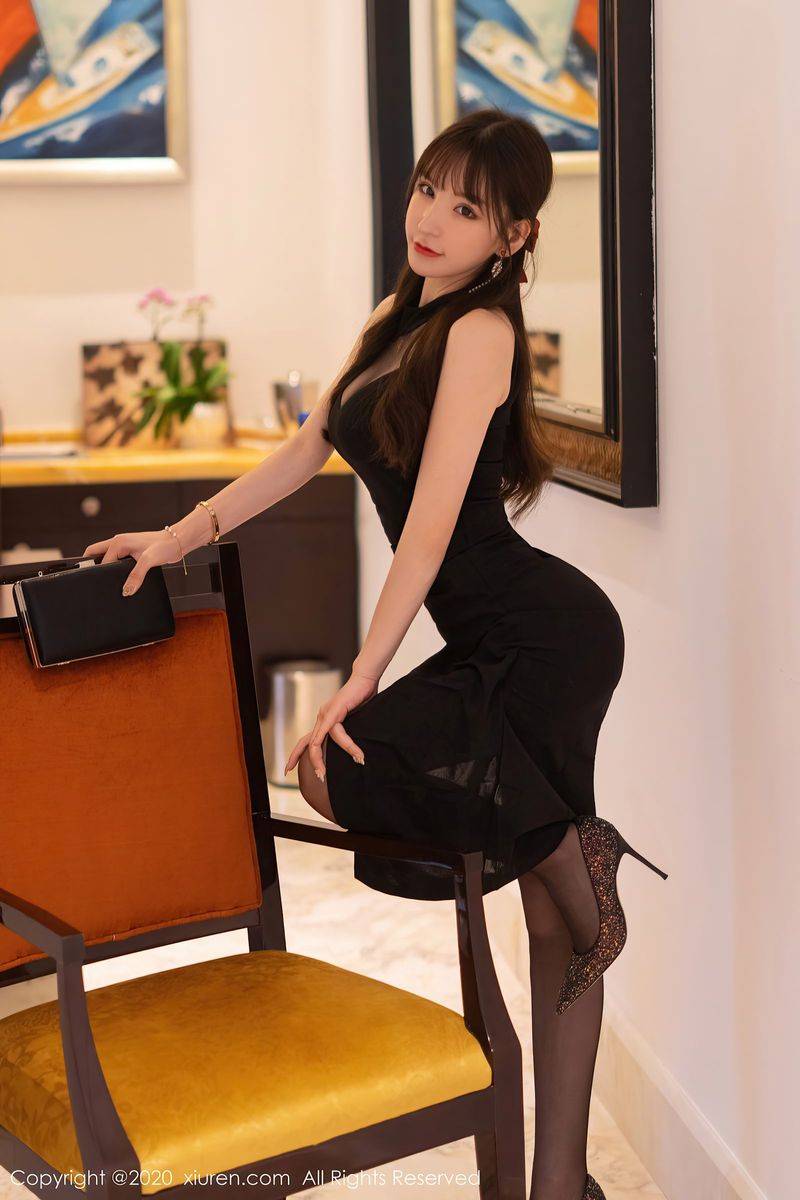 秀人网性感女神周于希Sandy黑色礼裙猩红内衣三亚妖艳旅拍-8