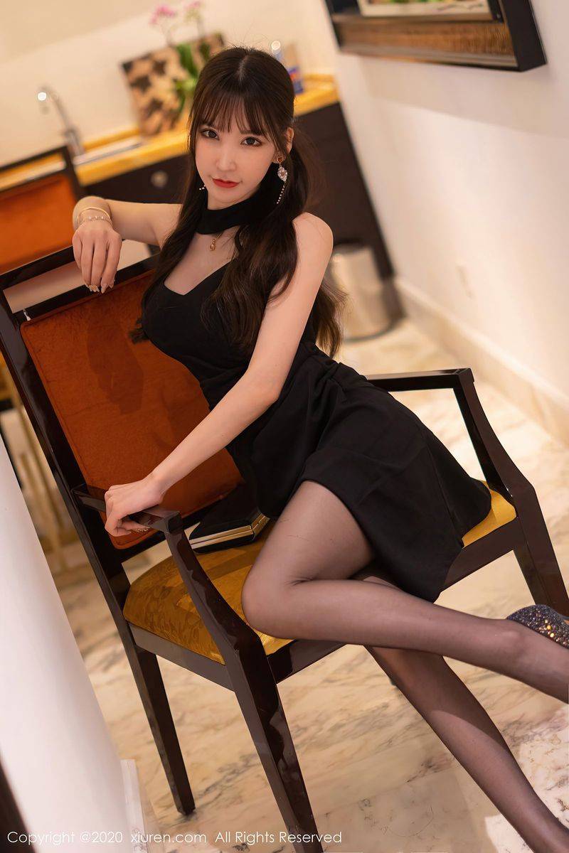 秀人网性感女神周于希Sandy黑色礼裙猩红内衣三亚妖艳旅拍-14