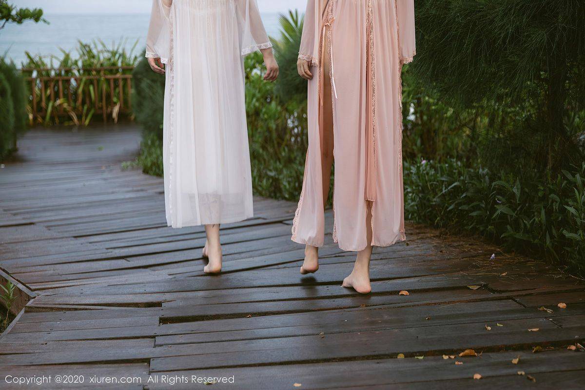 秀人网性感姐妹花王雨纯&妲己_Toxic蕾丝长裙娇艳三亚旅拍-5