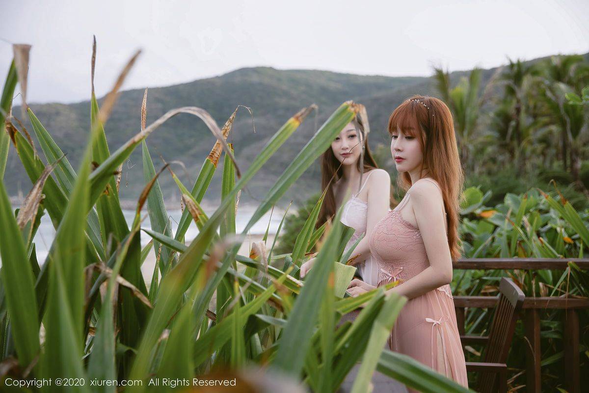 秀人网性感姐妹花王雨纯&妲己_Toxic蕾丝长裙娇艳三亚旅拍-17