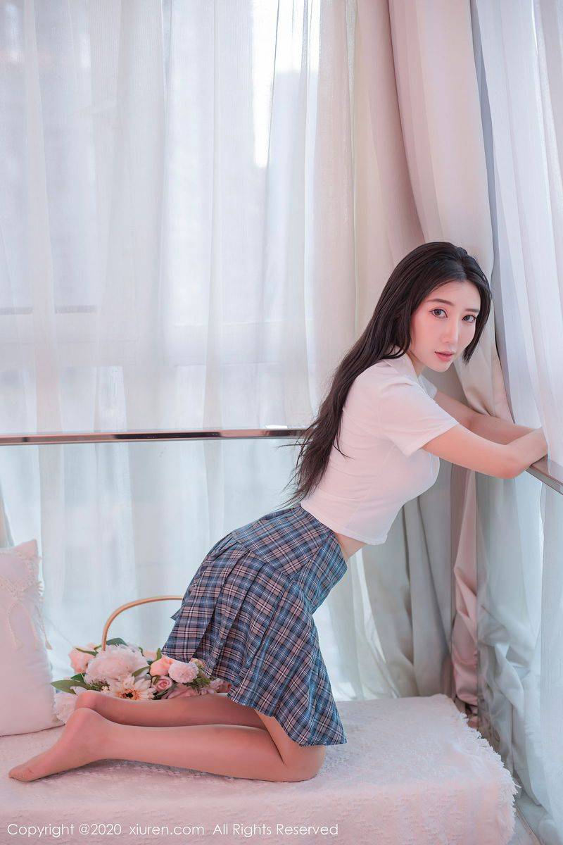 秀人网性感女神陈梦babe学生百褶裙与透明连体衣首弹写真