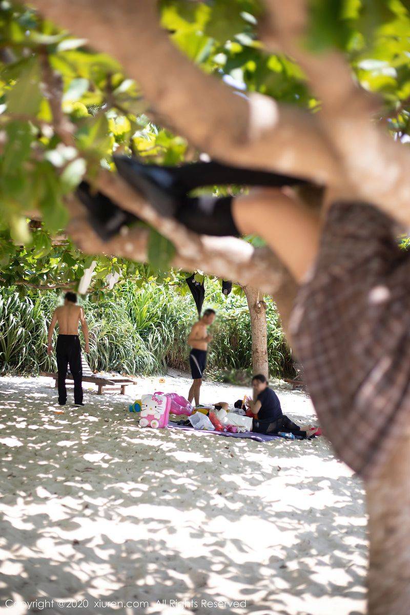 秀人网美女模特Emily顾奈奈酱海边泳衣和黑丝OL系列心愿旅拍-9