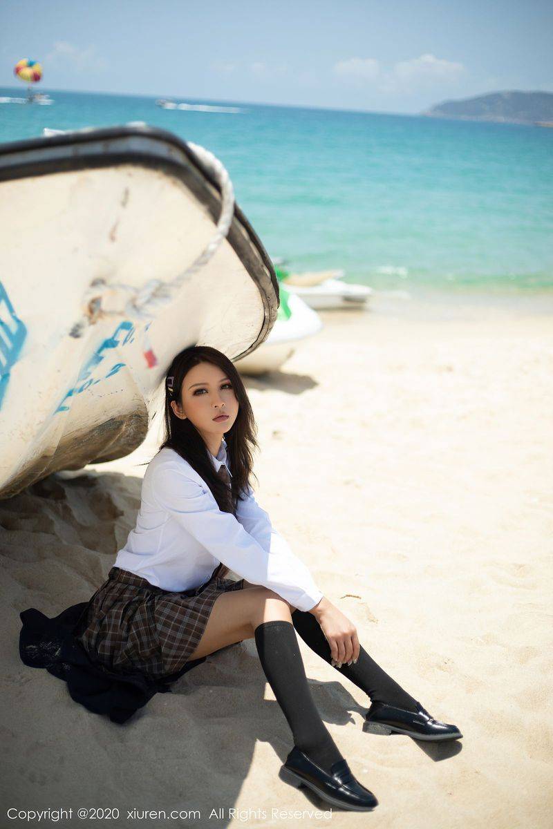 秀人网美女模特Emily顾奈奈酱海边泳衣和黑丝OL系列心愿旅拍-26