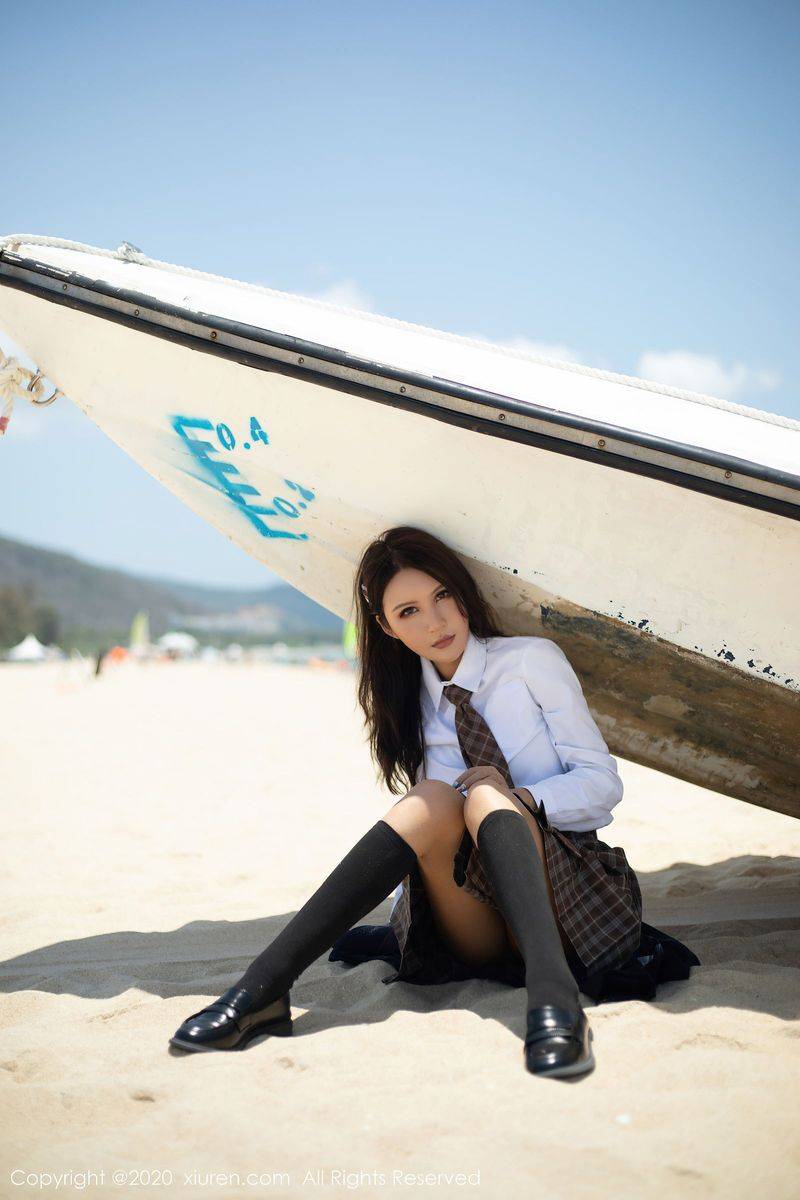 秀人网美女模特Emily顾奈奈酱海边泳衣和黑丝OL系列心愿旅拍-23