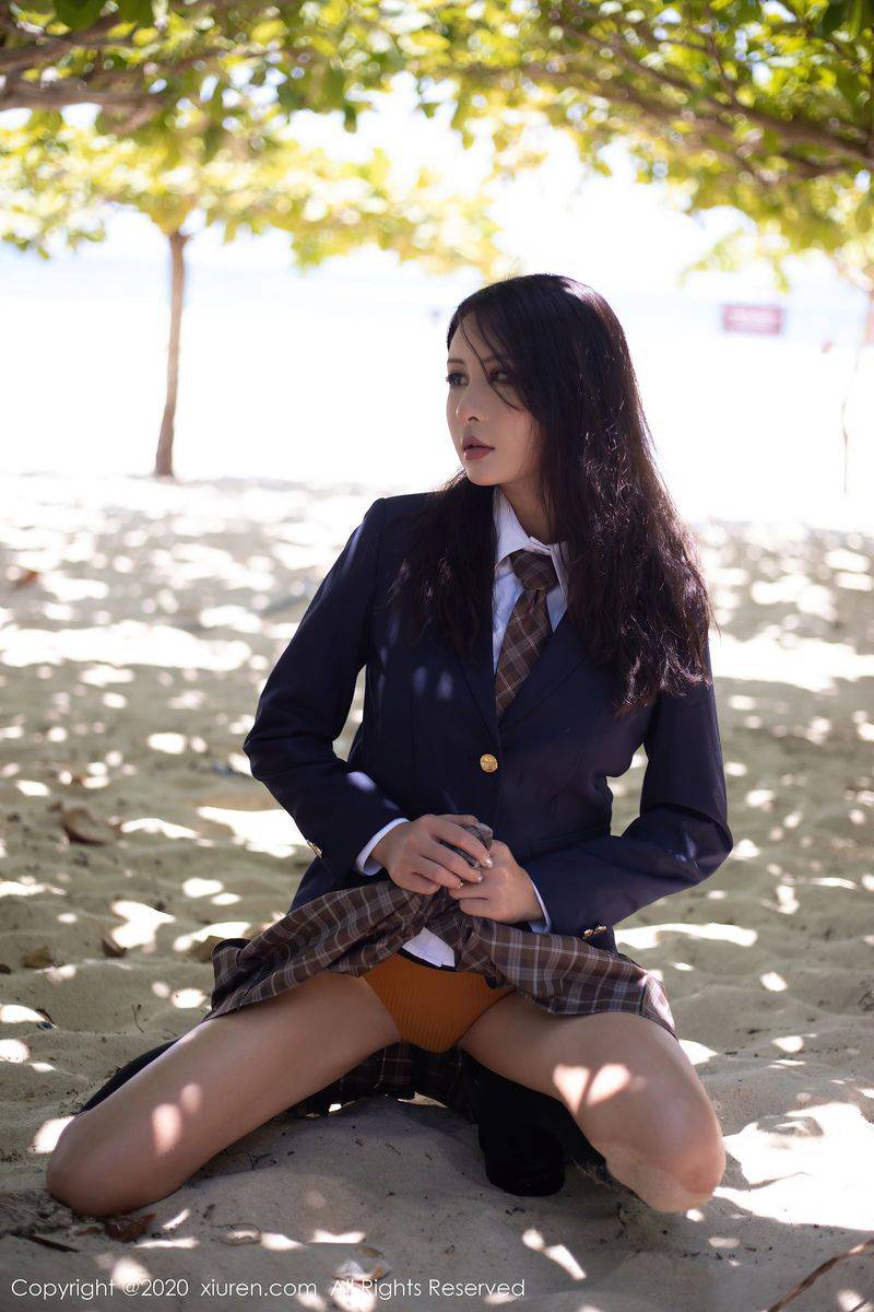 秀人网美女模特Emily顾奈奈酱海边泳衣和黑丝OL系列心愿旅拍-33