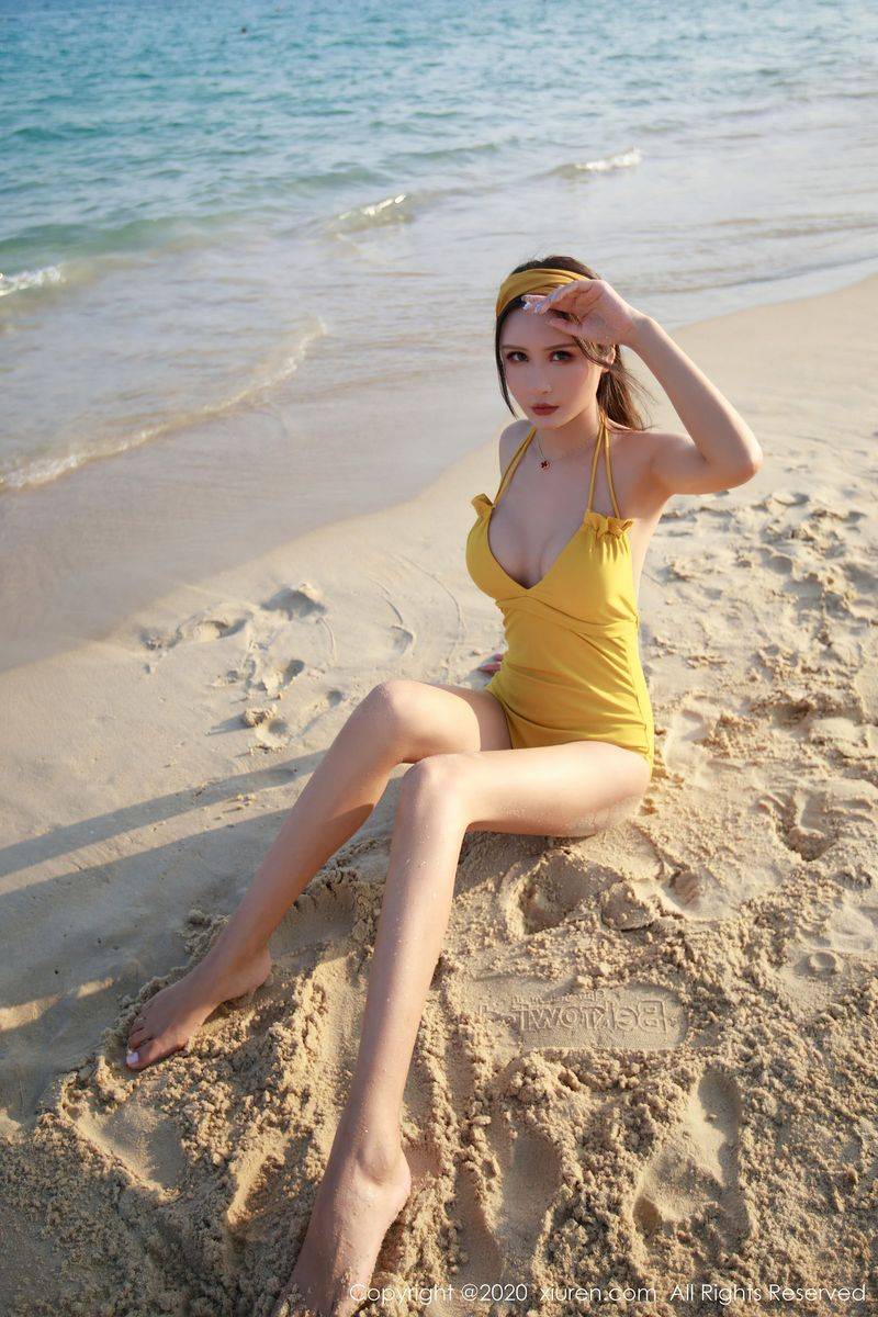 秀人网美女模特Emily顾奈奈酱海边泳衣和黑丝OL系列心愿旅拍-75