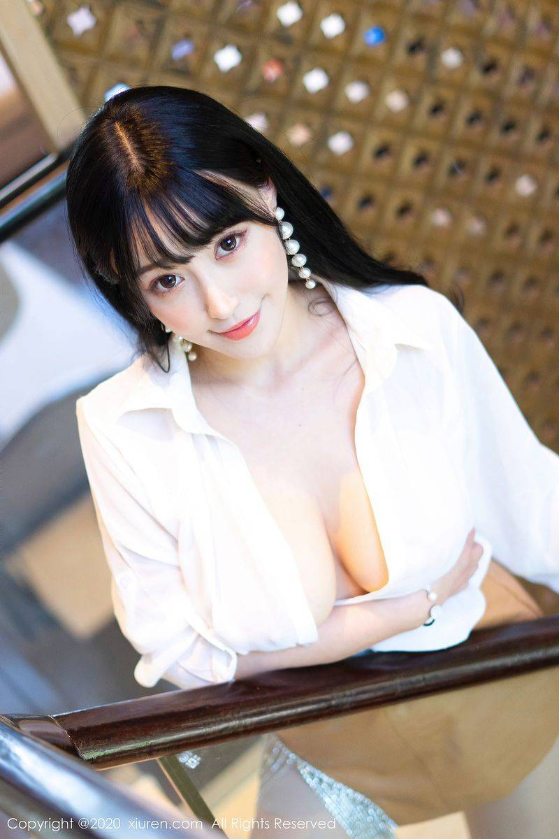 秀人网性感女神Flower朱可儿白衬衫与飒爽皮裤西双版纳旅拍-10