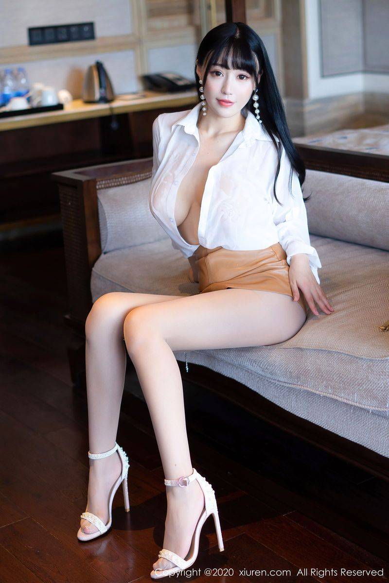 秀人网性感女神Flower朱可儿白衬衫与飒爽皮裤西双版纳旅拍-21