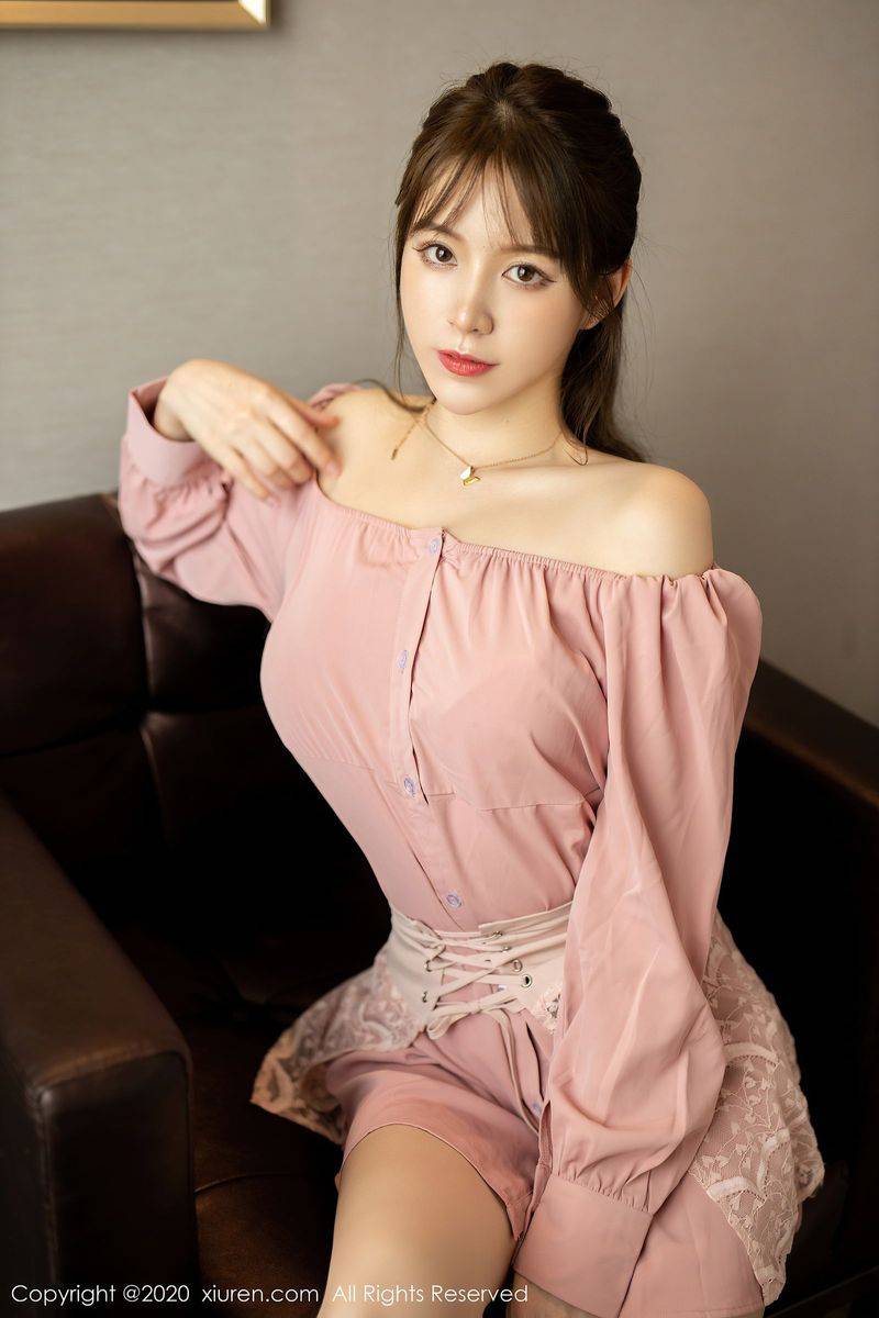 秀人网美女模特yoo优优粉色吊裙光滑肌肤内衣诱惑勾魂写真-19