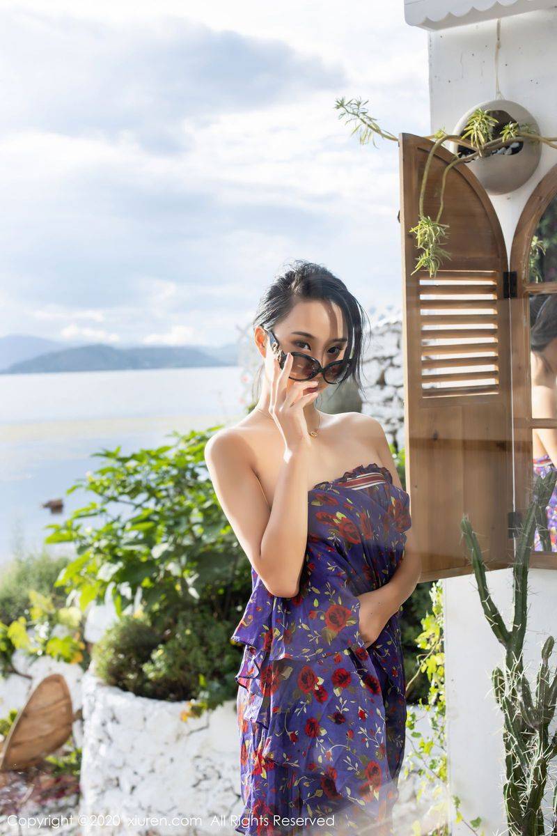 秀人网美女模特蓝夏Akasha紫色花衣丝足美腿大理湖畔写真-37