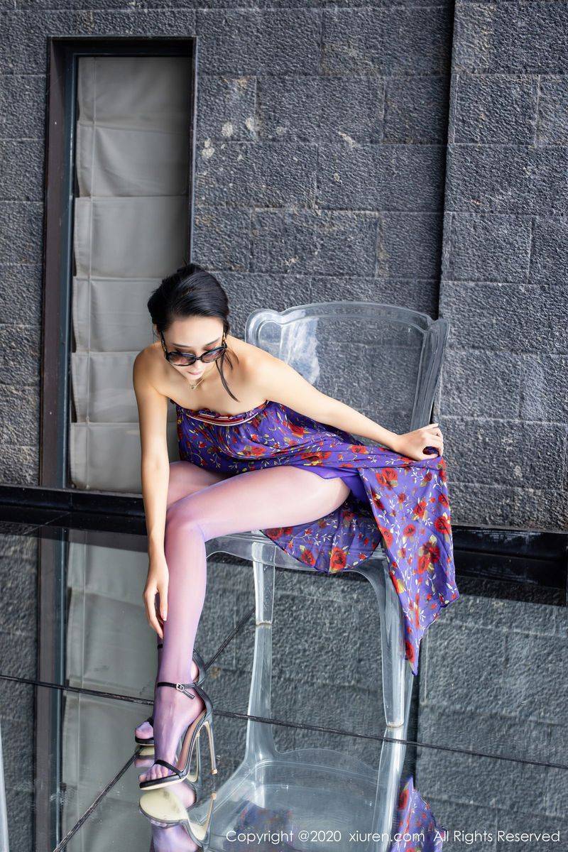 秀人网美女模特蓝夏Akasha紫色花衣丝足美腿大理湖畔写真-46