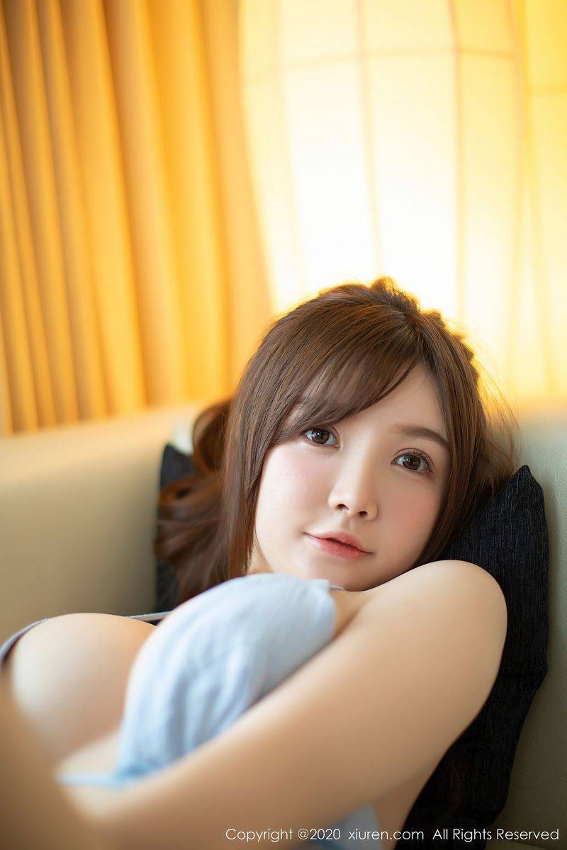 秀人网美女模特糯美子Mini童颜巨乳暖色调私房系列性感写真-26