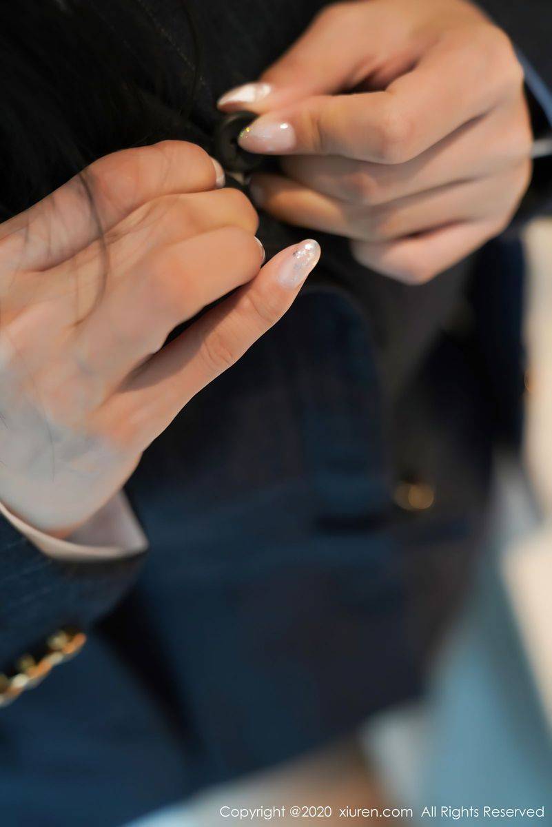 秀人网性感模特小蛮妖x白衬衫黑短裙职场OL制服系列写真-13