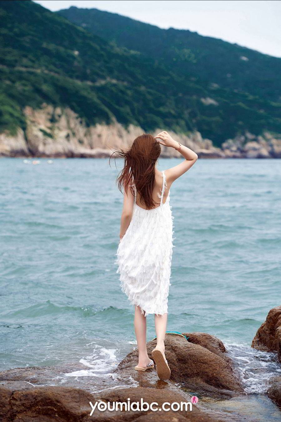 YouMi尤蜜美女模特陈宇曦紧身泳衣细长双腿日光浴性感美图-18