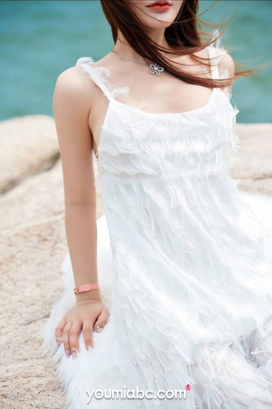 YouMi尤蜜美女模特陈宇曦紧身泳衣细长双腿日光浴性感美图-52