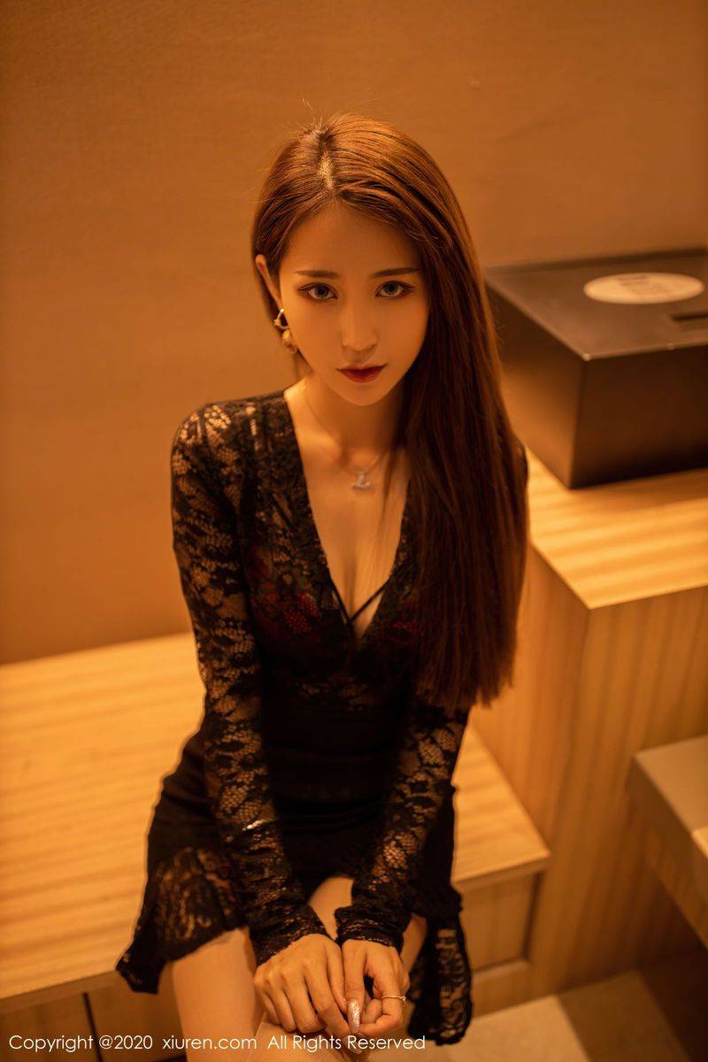 秀人网丽质模特周慕汐fairy黑丝镂空吊裙丝袜高跟鞋朦胧写真-6