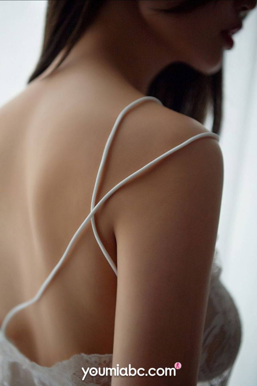 YouMi尤蜜美女模特曦宝儿蕾丝白裙黑丝美腿狂野魅惑写真-23