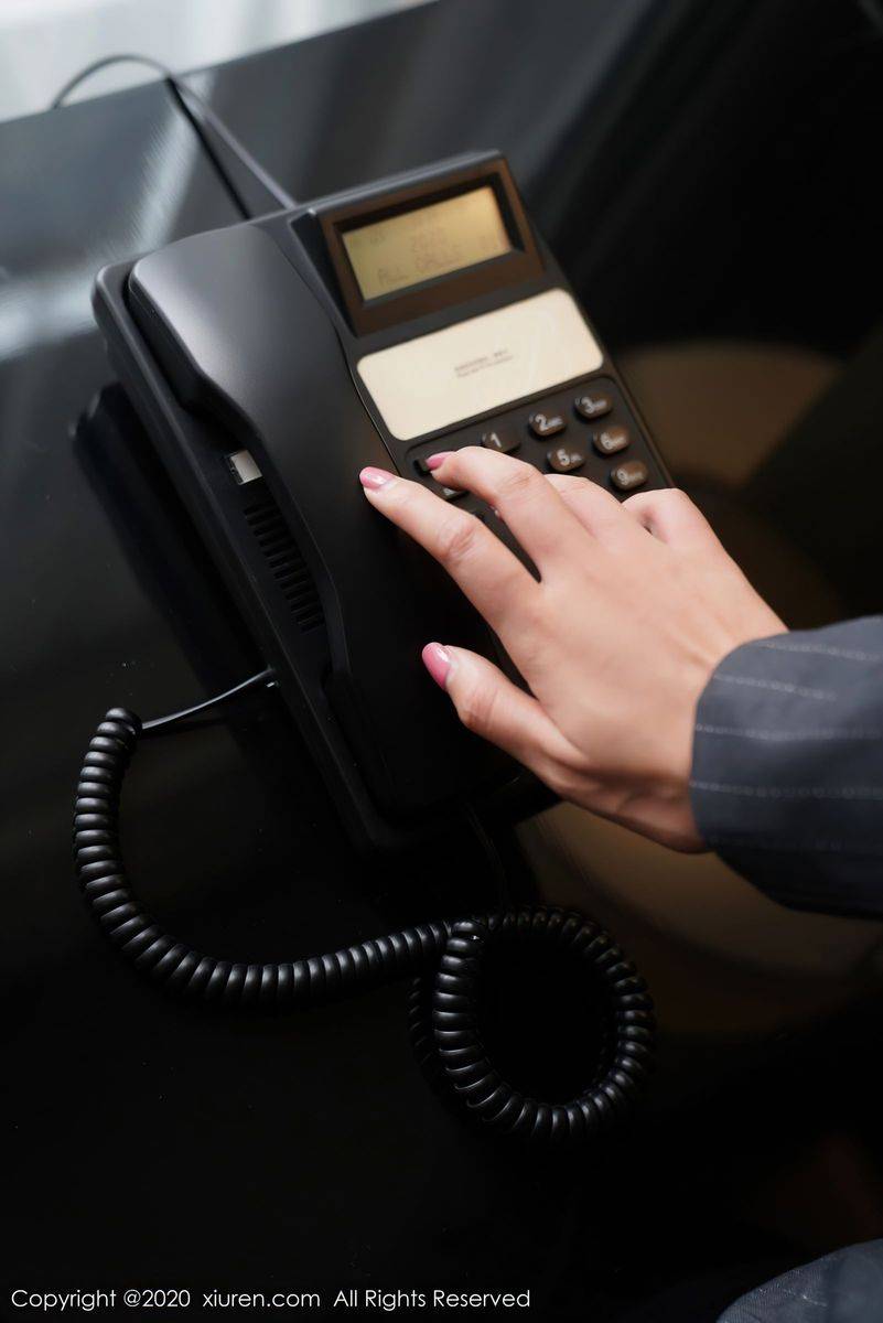 秀人网美女模特方子萱经典职场OL制服女秘书装扮妖娆写真-2