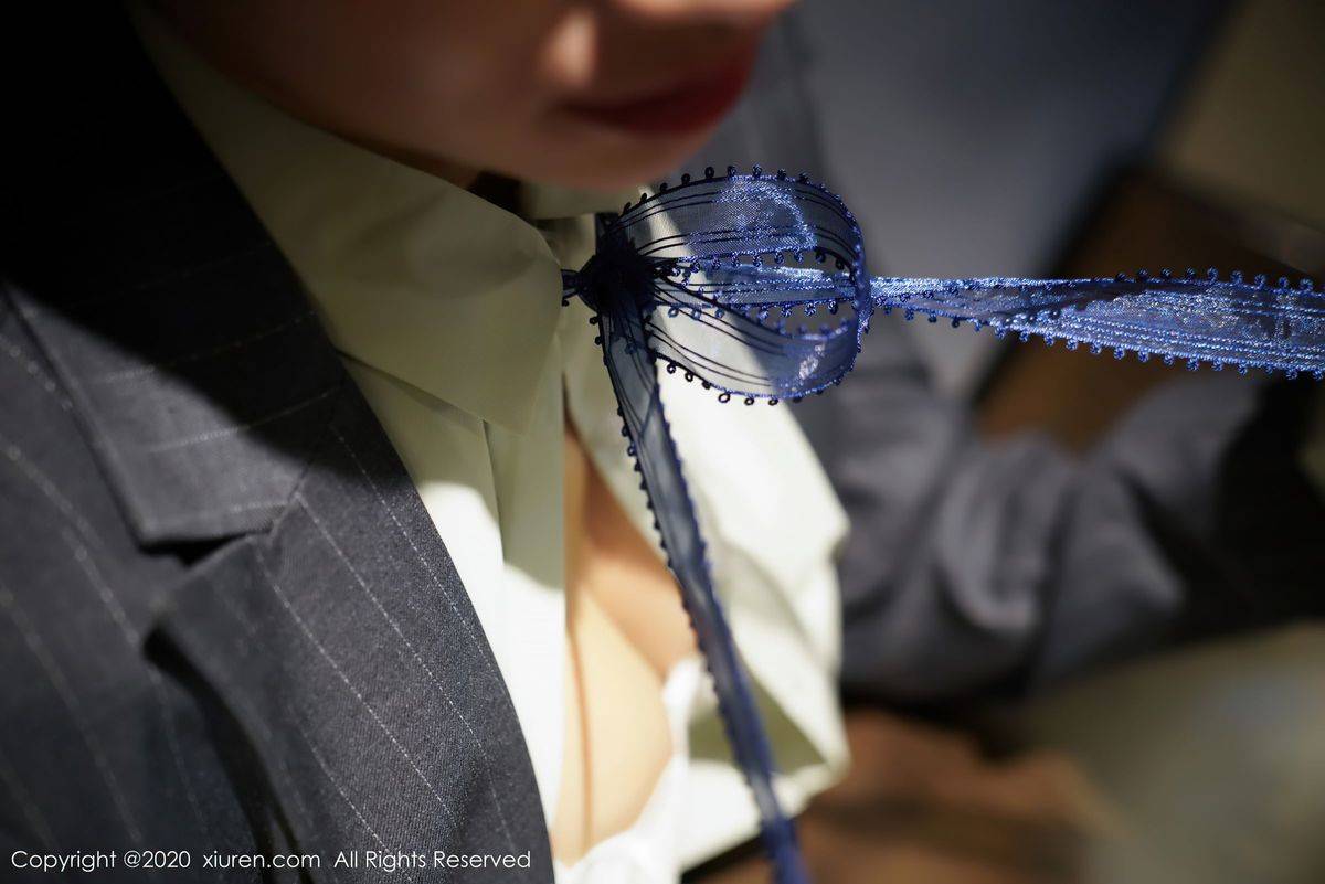 秀人网美女模特方子萱经典职场OL制服女秘书装扮妖娆写真-42