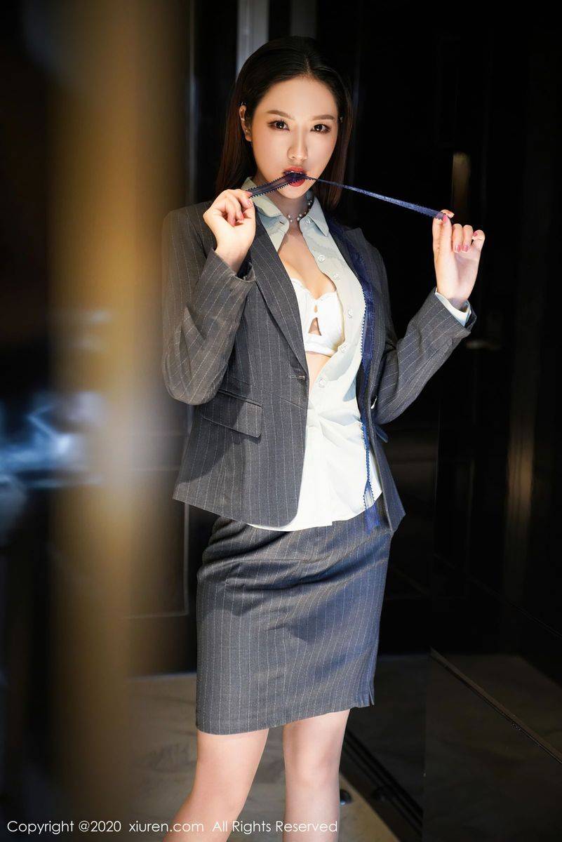 秀人网美女模特方子萱经典职场OL制服女秘书装扮妖娆写真-51