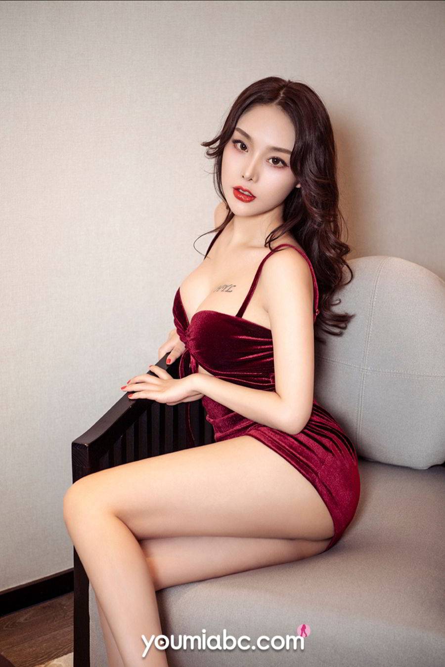 YouMi尤蜜美女模特陈圆圆猩红吊裙&热辣红娘主题性感写真-19