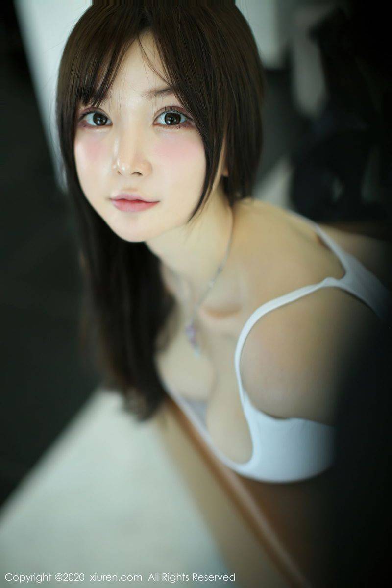 秀人网美女模特糯美子Mini居家女友视角吊带系列三亚旅拍-43