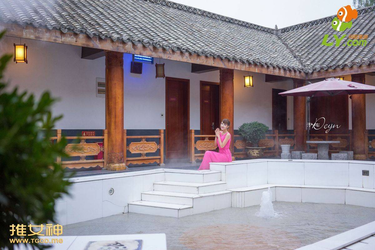 推女神模特Akiki朱若慕牛仔上装修长美腿比基尼花都温泉写真-52