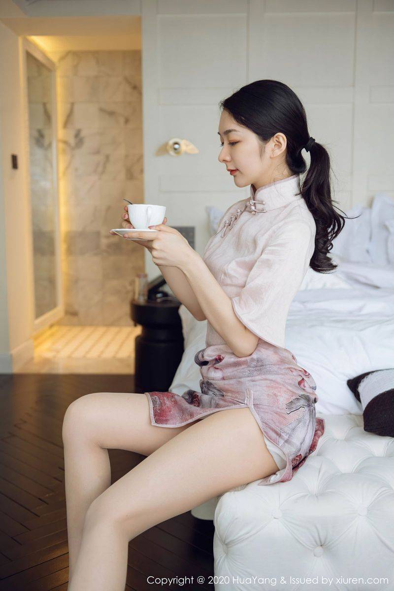 花漾Show性感女神Angela小热巴典雅吊裙与韵味旗袍云南旅拍-31