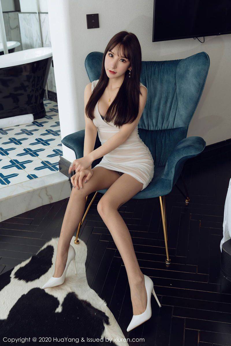 花漾Show性感女神周于希Sandy肉色丝袜&淡雅礼裙大理旅拍