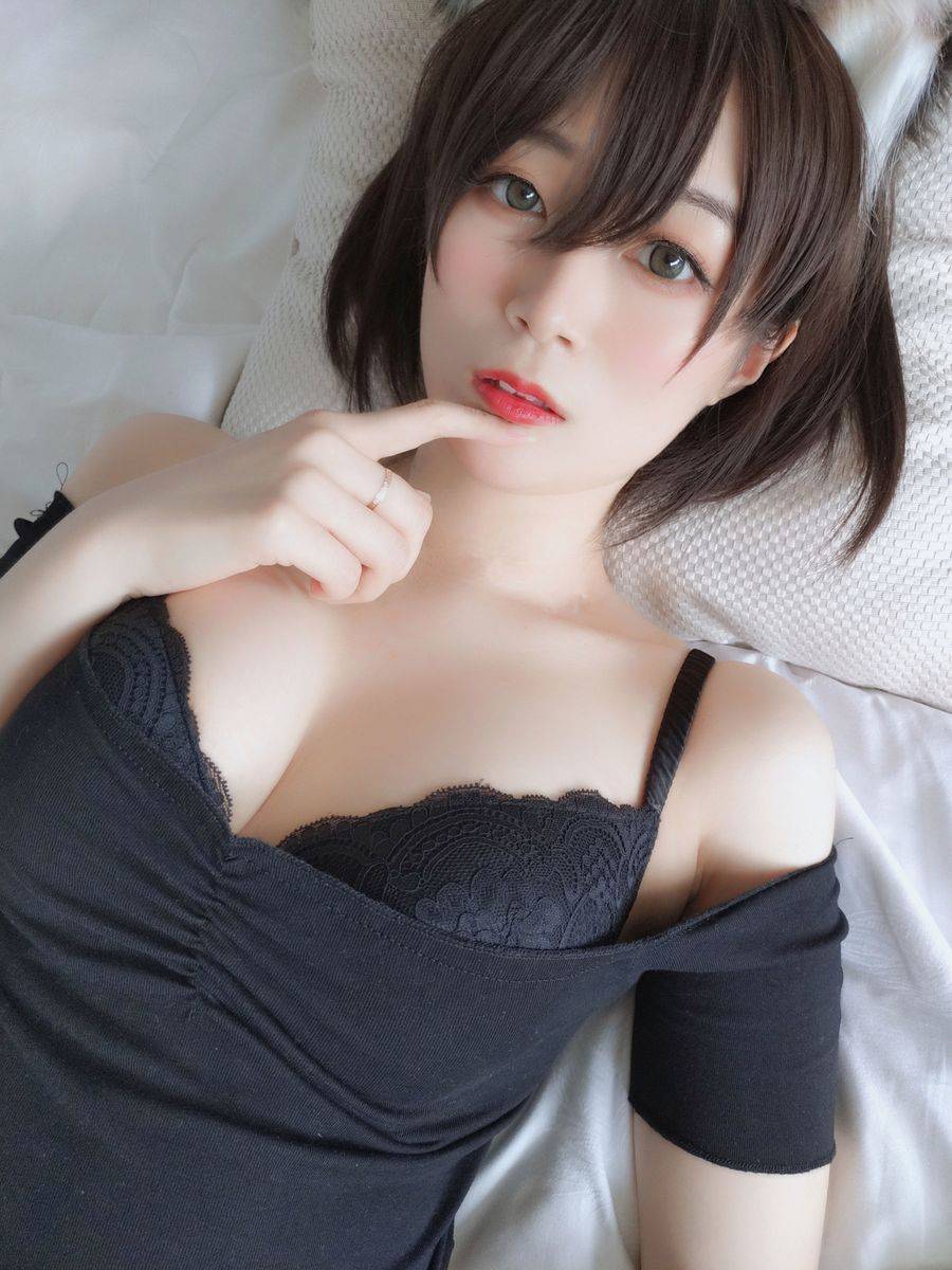 短发美女白银81猫女郎性感丁字裤诱惑装扮布偶猫主题写真-4