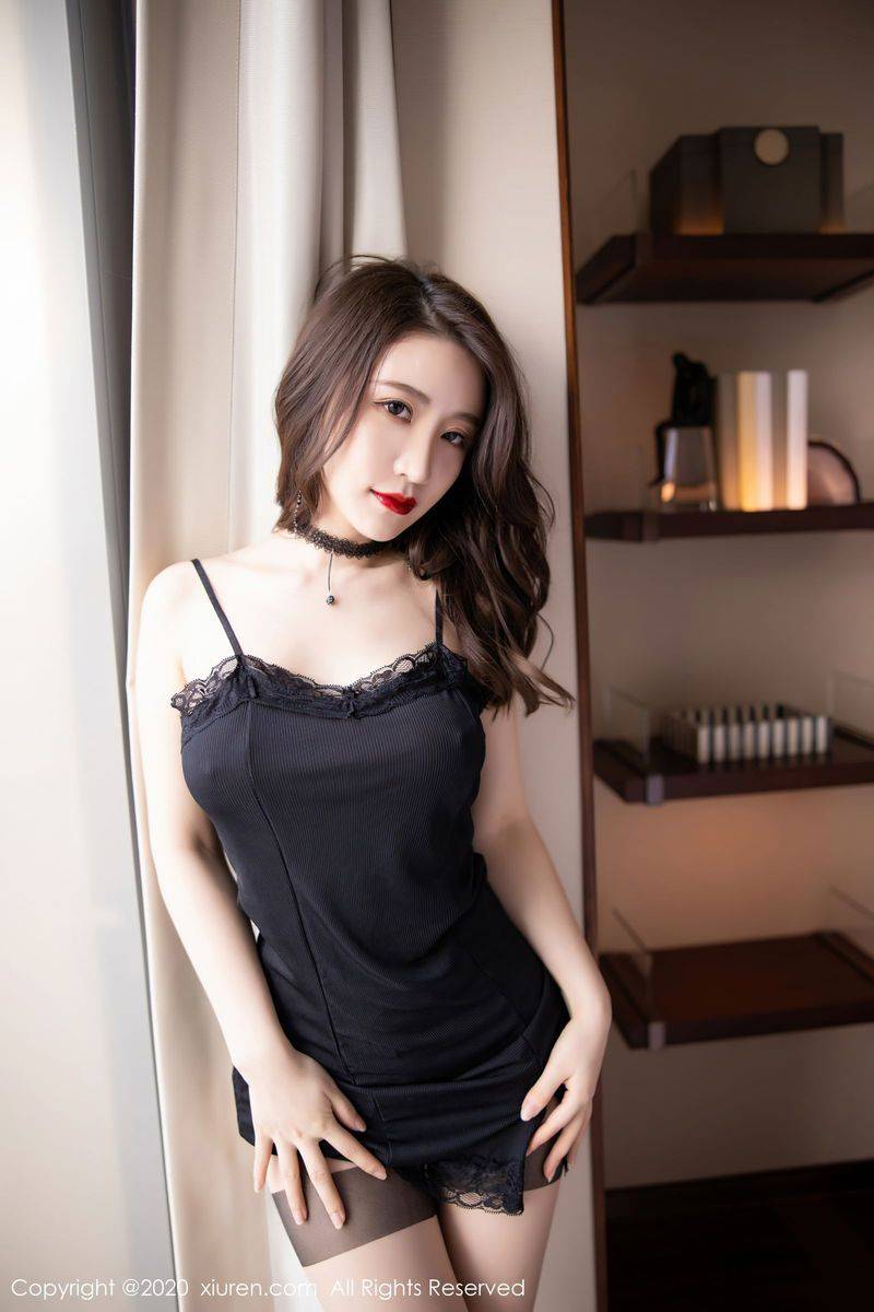 秀人网性感女神绯月樱Cherry黑色蕾丝吊裙+丝袜美腿细嫩写真-33