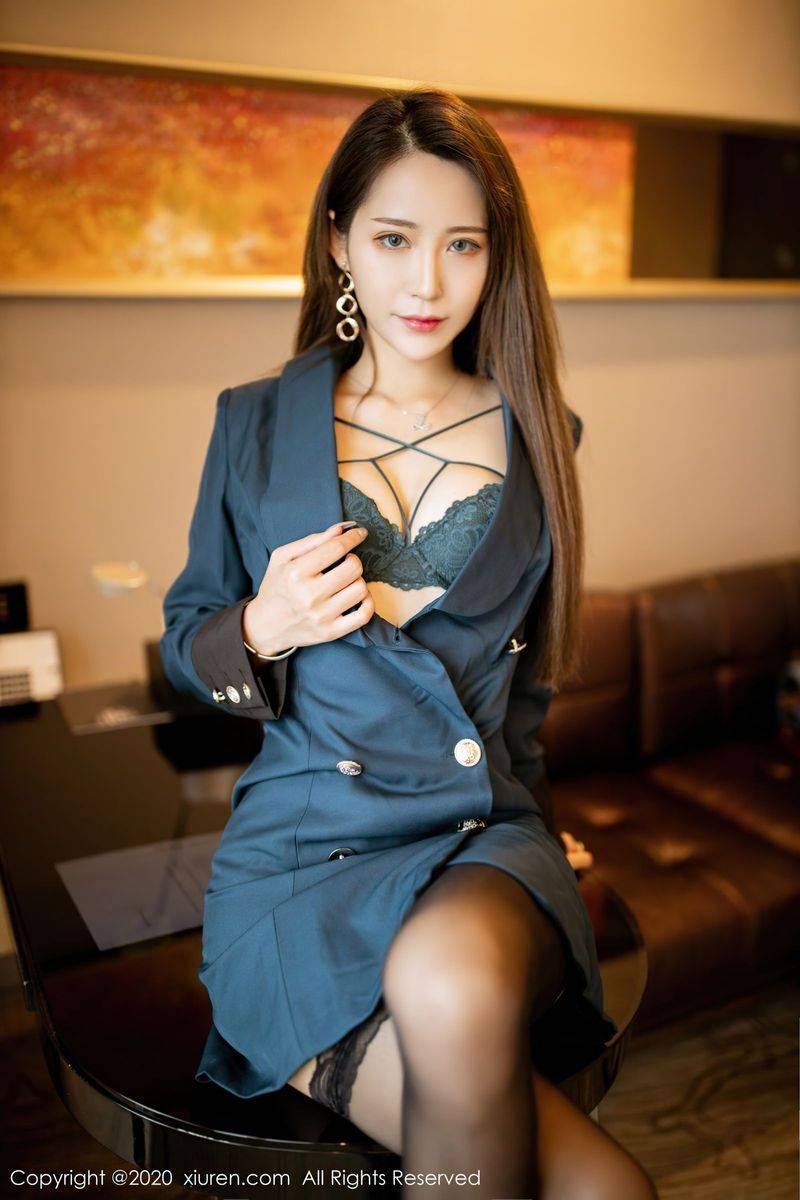 秀人网性感女神周慕汐fairy黑丝美腿+内衣诱惑私房暗香写真