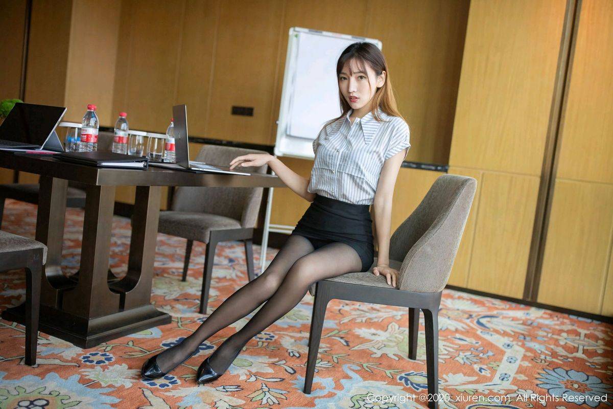 秀人网性感女神陆萱萱职场女秘书OL系列会前准备主题写真-54