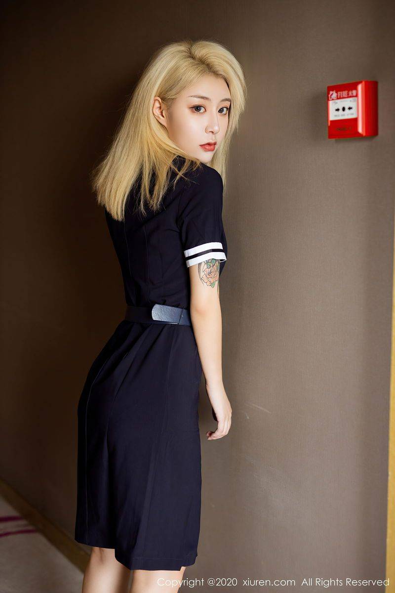 秀人网性感女神糯米NM黑色长裙与黑丝美腿魅惑系列娇小写真-6