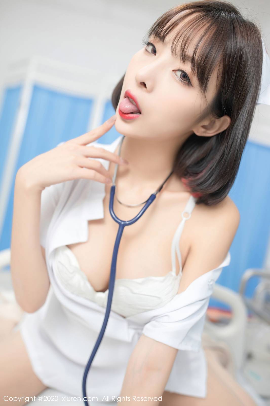 秀人网性感女神陈小喵丝袜美腿+护士制服诱惑剧情娇媚写真-17