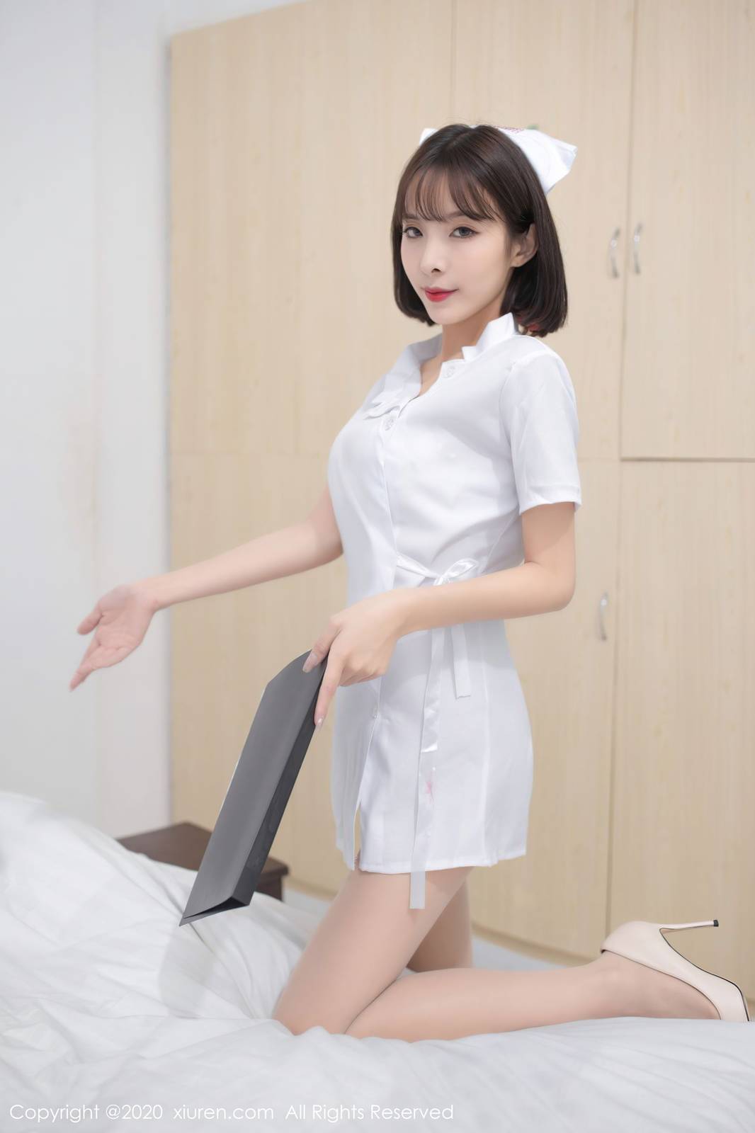 秀人网性感女神陈小喵丝袜美腿+护士制服诱惑剧情娇媚写真-68