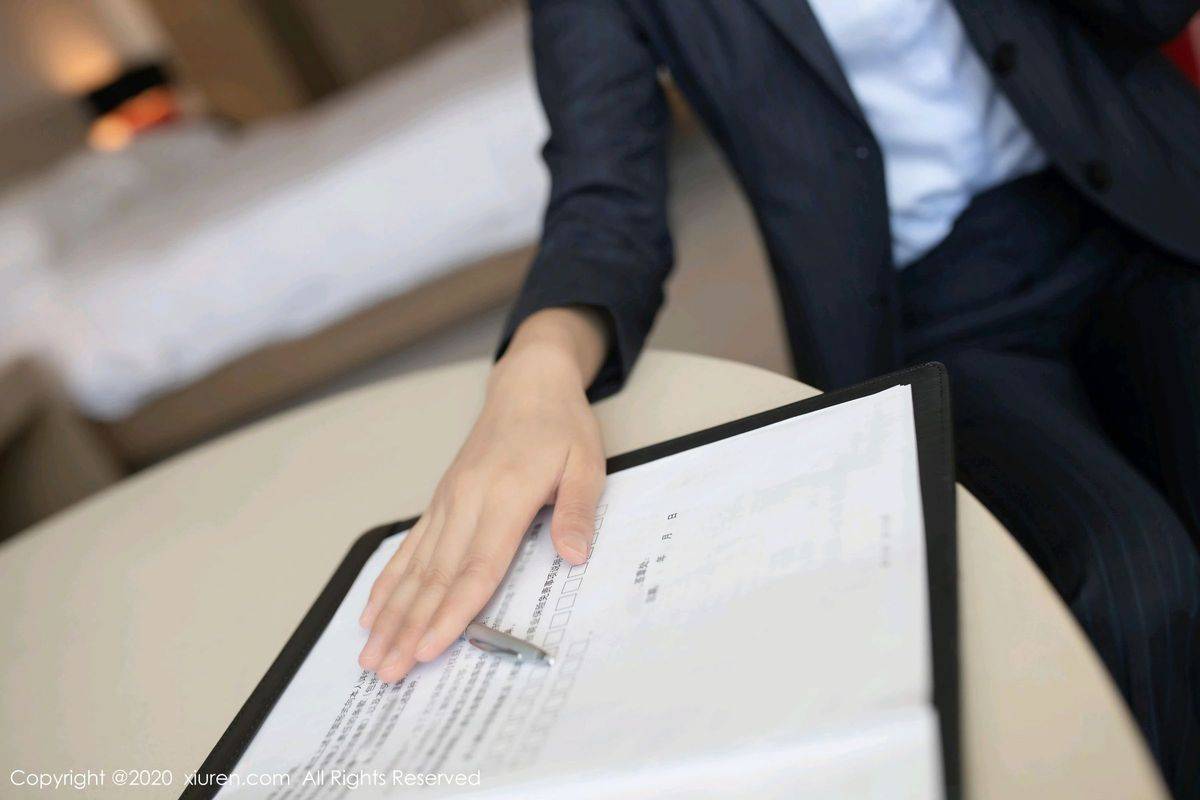 秀人网美女模特陆萱萱银行客户经理内衣诱惑职场OL系列写真-8