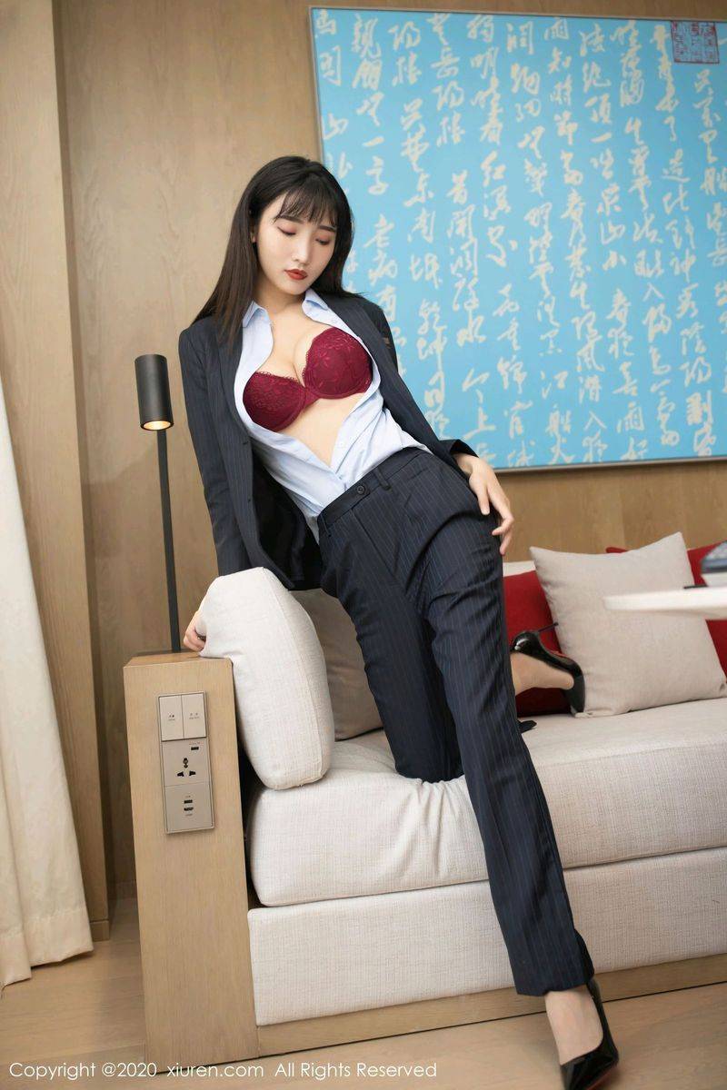 秀人网美女模特陆萱萱银行客户经理内衣诱惑职场OL系列写真-16