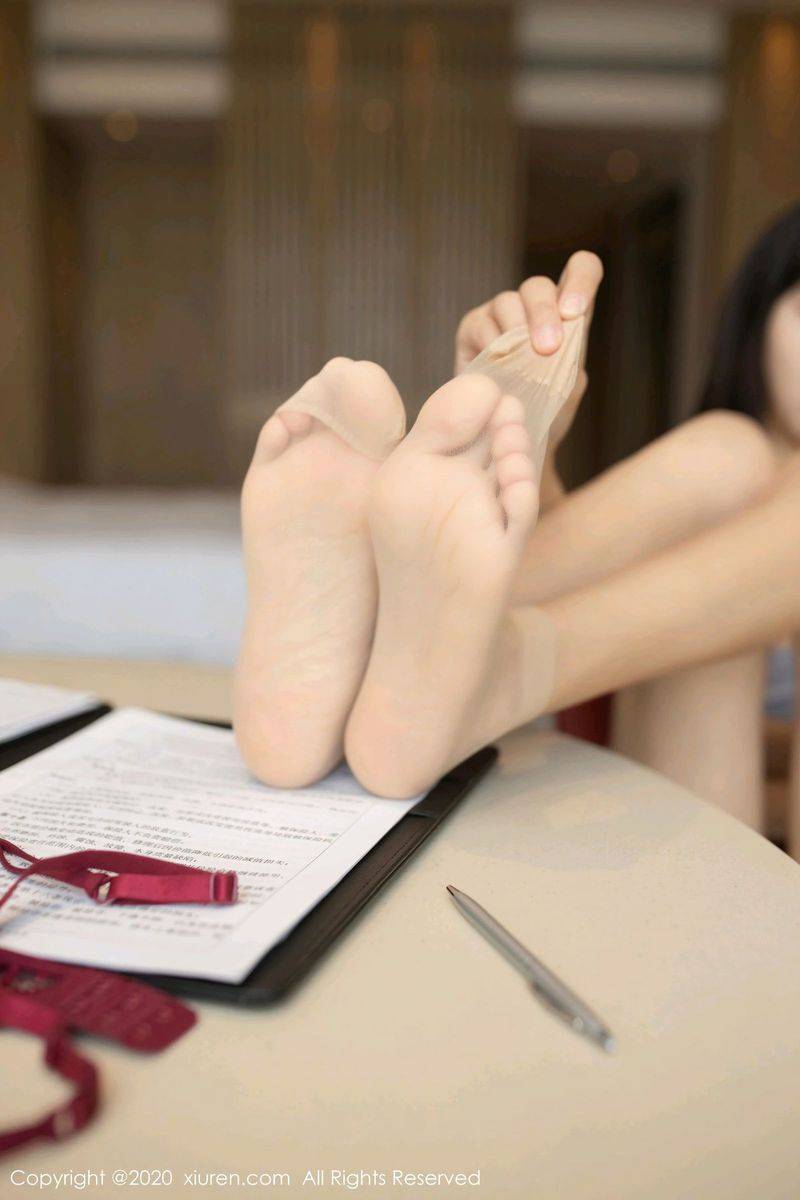 秀人网美女模特陆萱萱银行客户经理内衣诱惑职场OL系列写真-54