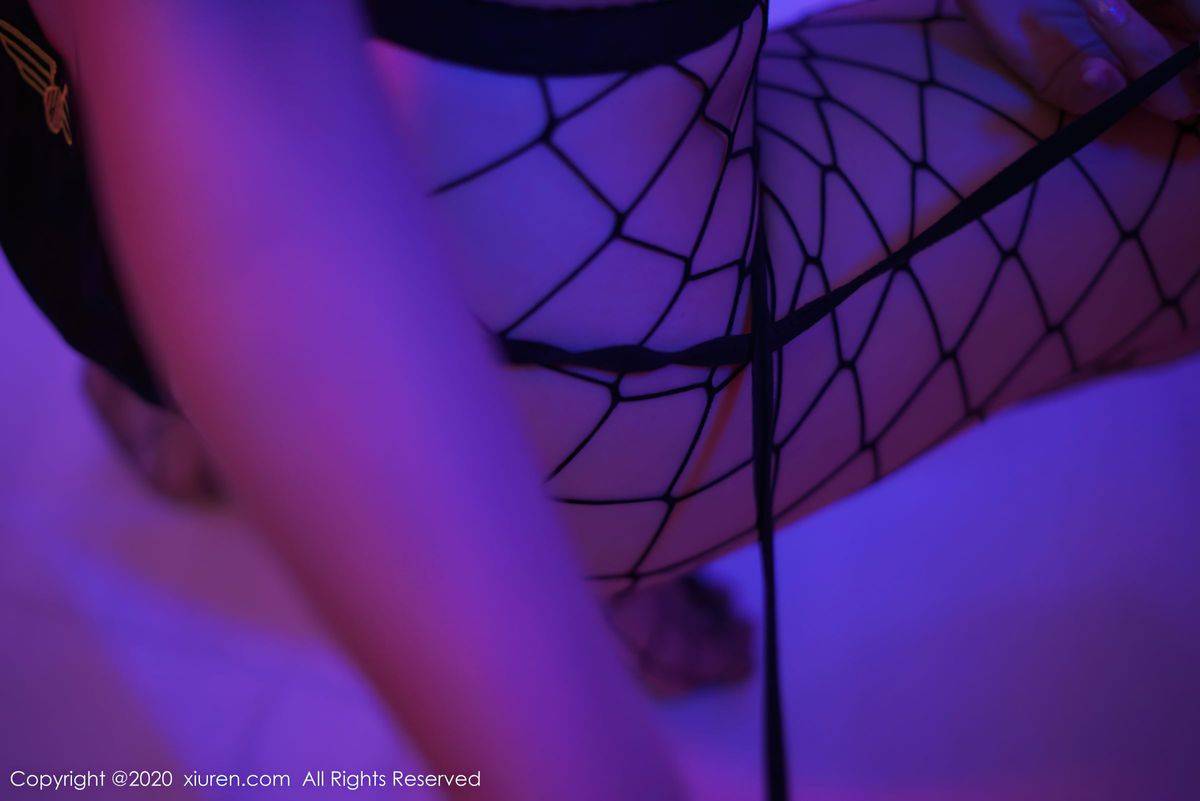 秀人网性感御姐果儿Victoria警花制服波涛胸涌系列妩媚写真-19