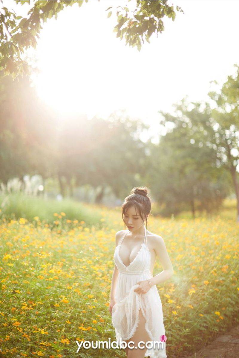 YouMi尤蜜白皙美女白亦Ada丰盈豪乳绿野仙踪主题性感写真-5