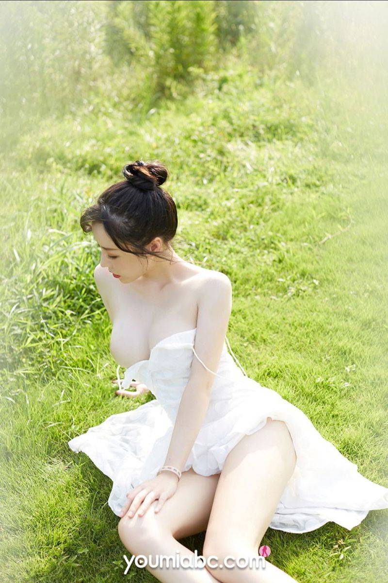 YouMi尤蜜白皙美女白亦Ada丰盈豪乳绿野仙踪主题性感写真-2