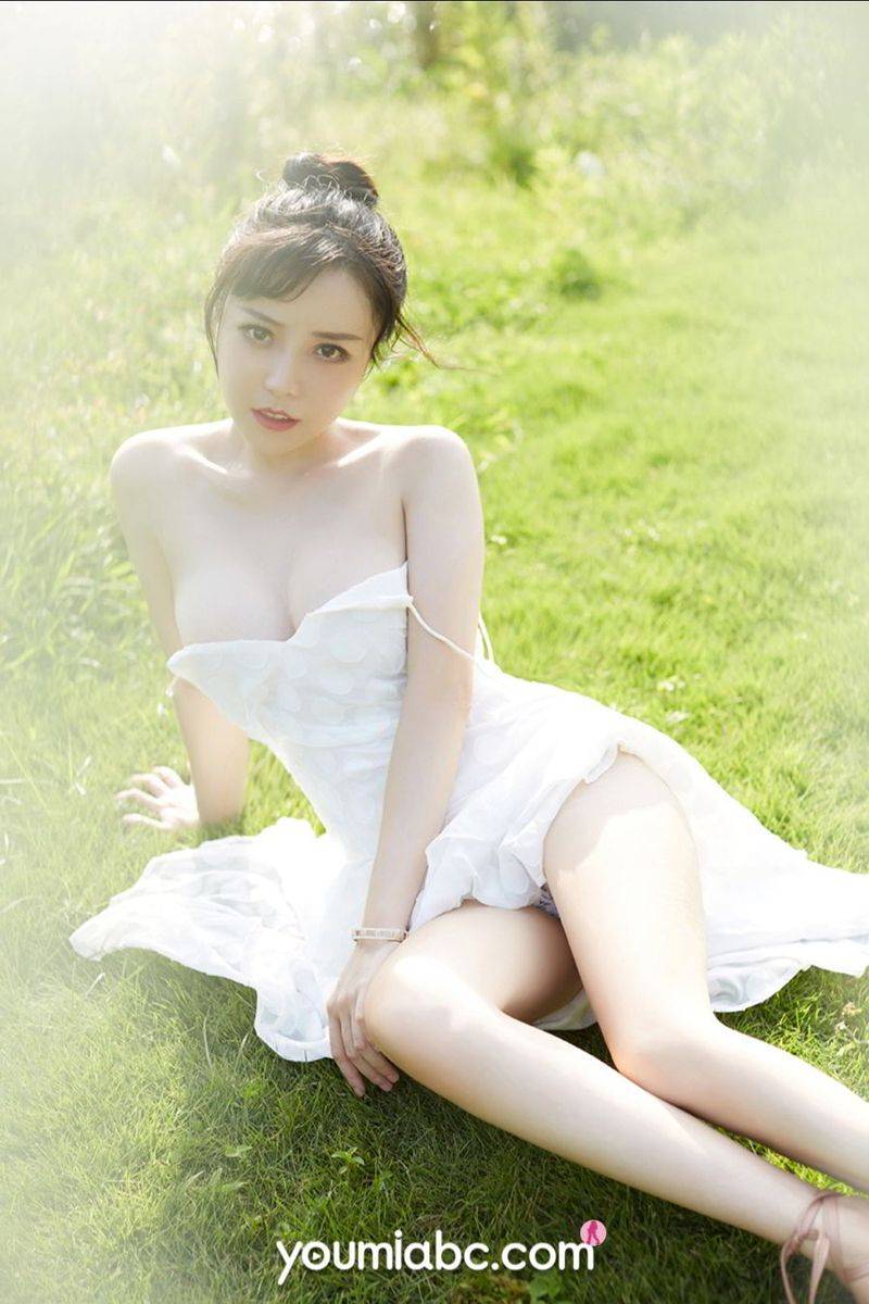 YouMi尤蜜白皙美女白亦Ada丰盈豪乳绿野仙踪主题性感写真-3